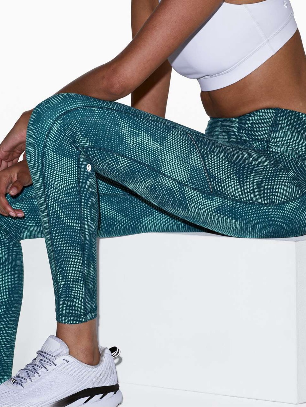 10. Lululemon Speed Up Tight 28" Illusion Tidal Teal Bermuda Teal size 6 - Picture 5 of 12